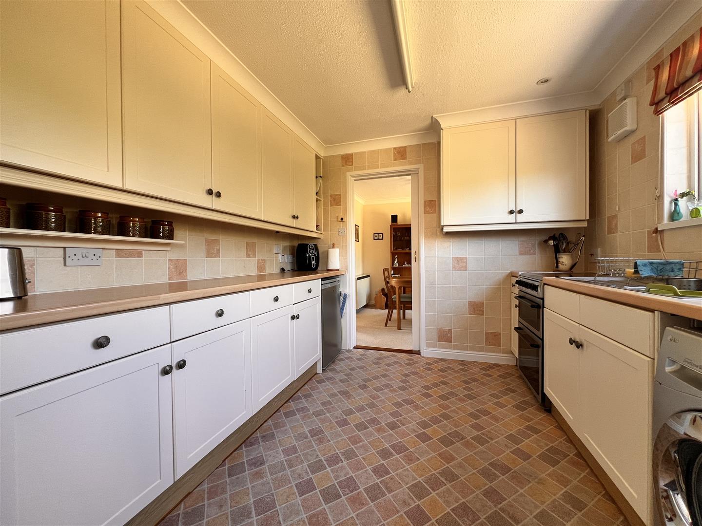 Kitchen: